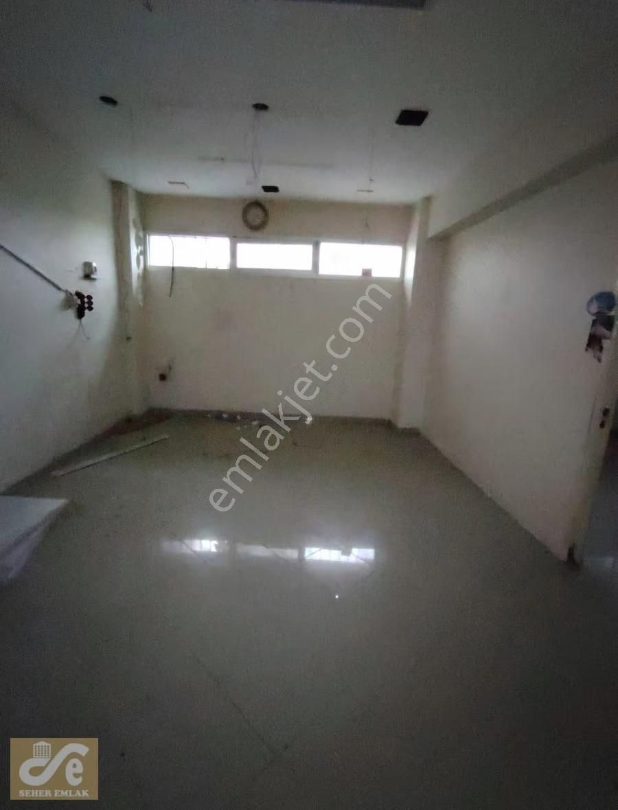 Hürriyet Mahallesinde Satılık 160 M² Depolu Dükkan - Görsel 6