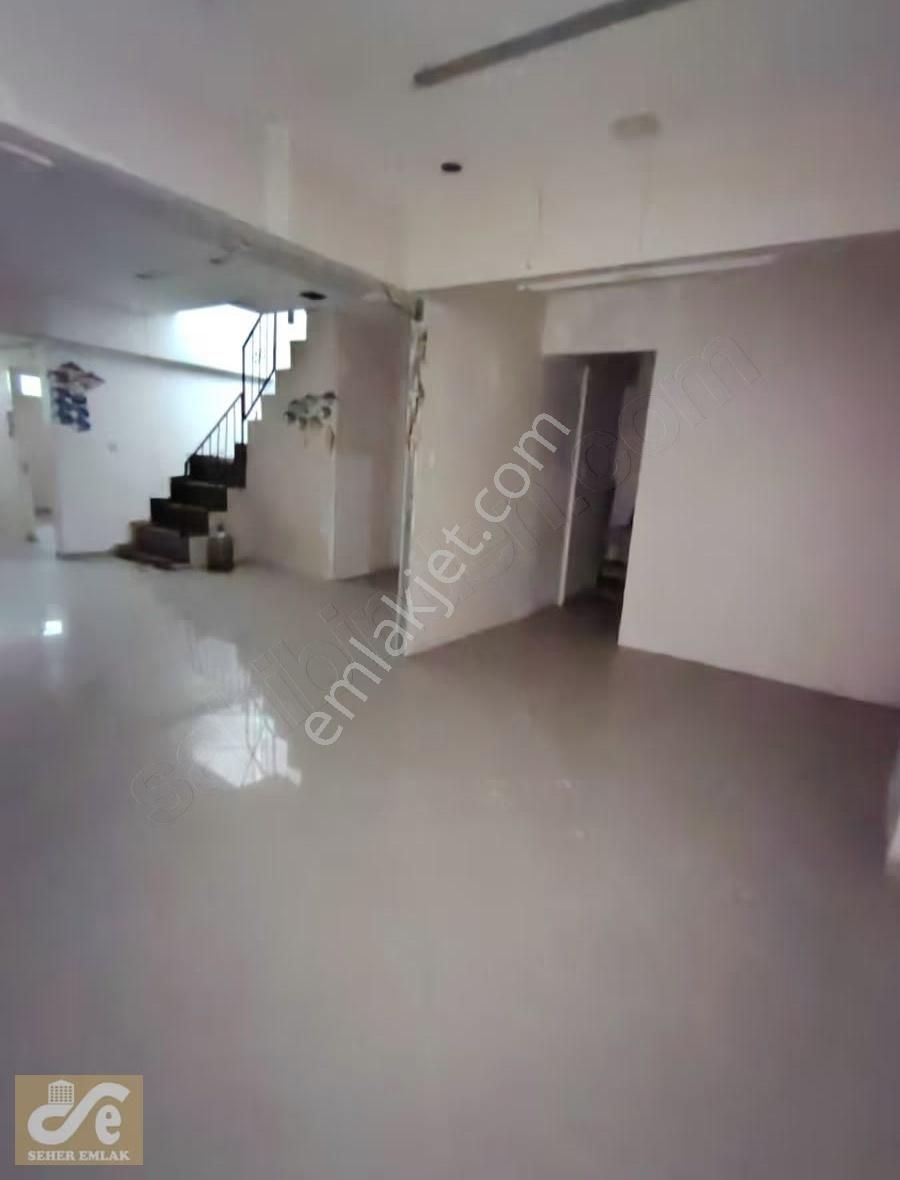 Hürriyet Mahallesinde Satılık 160 M² Depolu Dükkan - Görsel 9