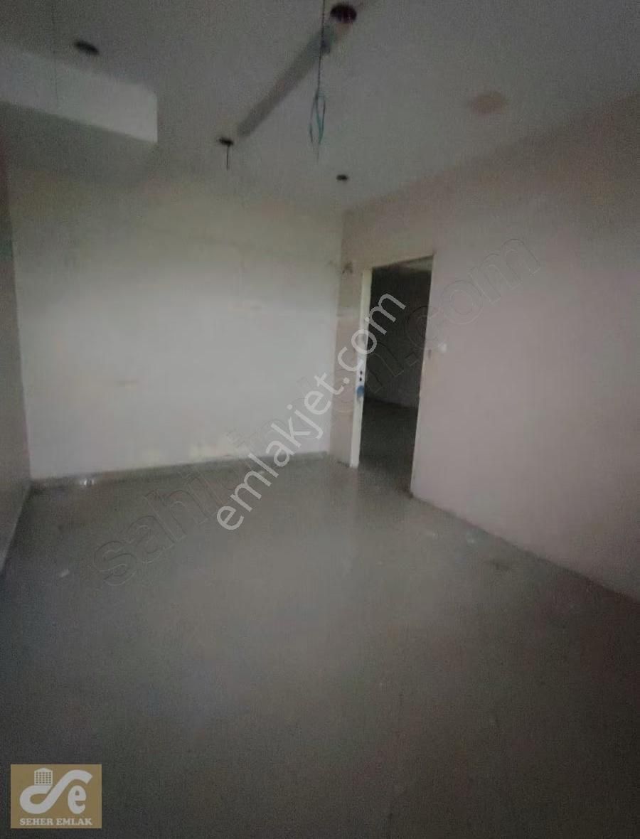 Hürriyet Mahallesinde Satılık 160 M² Depolu Dükkan - Görsel 7