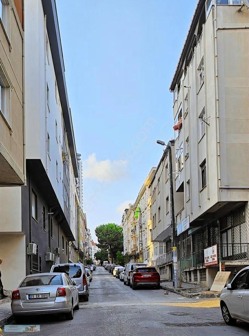 Emiray Dan Ana Caddelere Metroya Komşu Satılık 1+1 - Görsel 8