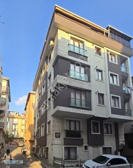 Emiray Dan Ana Caddelere Metroya Komşu Satılık 1+1 - Görsel 3