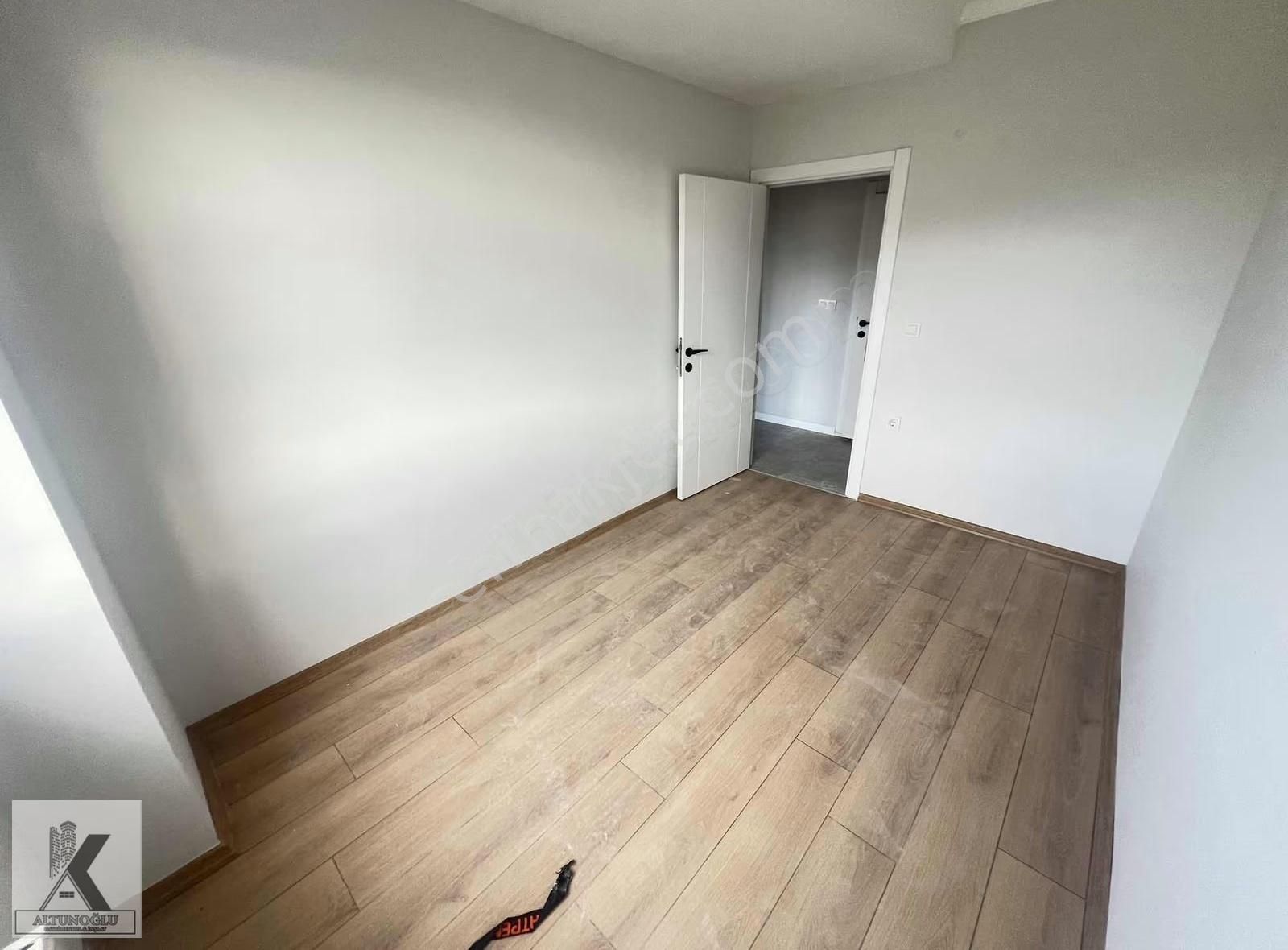 Ön Cephe 3+1 Önü Hep Açık Sıfır Site İçinde Otoparklı Ara Kat - Görsel 13