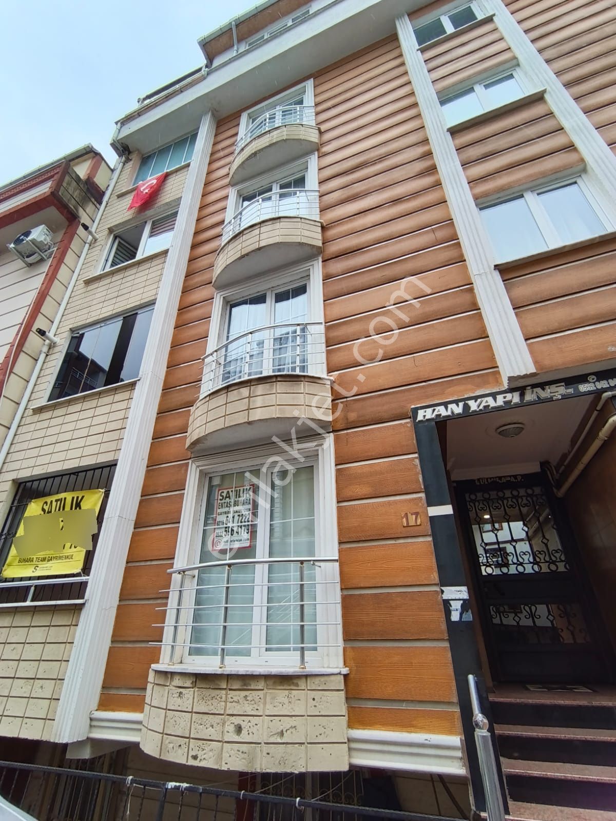 Çekmeköy M.akif Mh Ağaoğluna Yakın Çift Balkonlu 2+1 95m² Daire