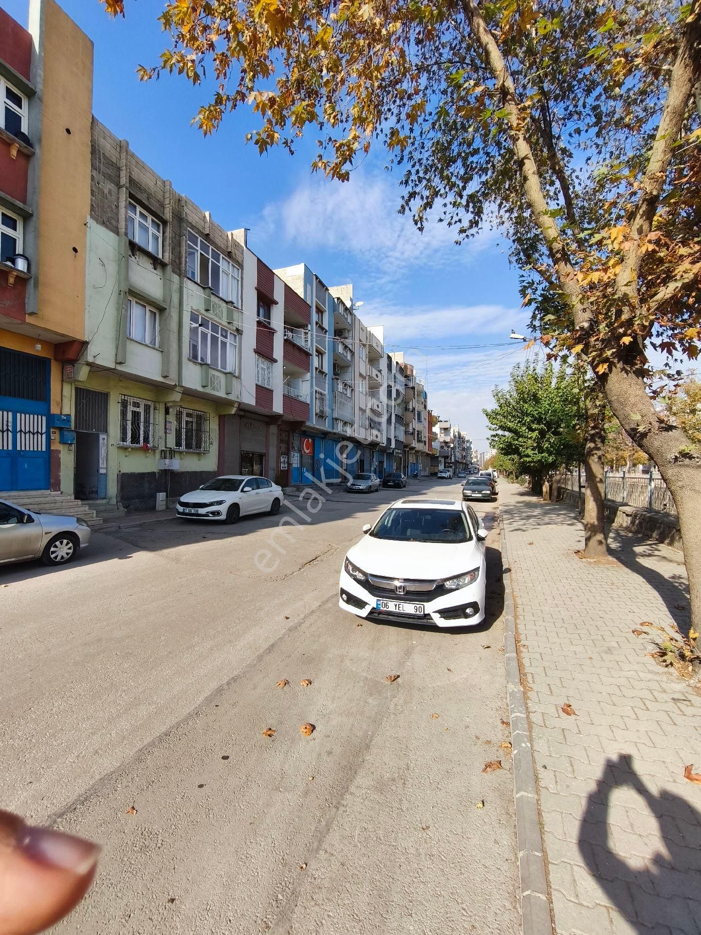 Köylü Garajına Yakın Selahattin Eyyubi De Yol Üzeri Doğalgazlı Satılık 3 Katlı Müstakil Bakımlı E - Görsel 3