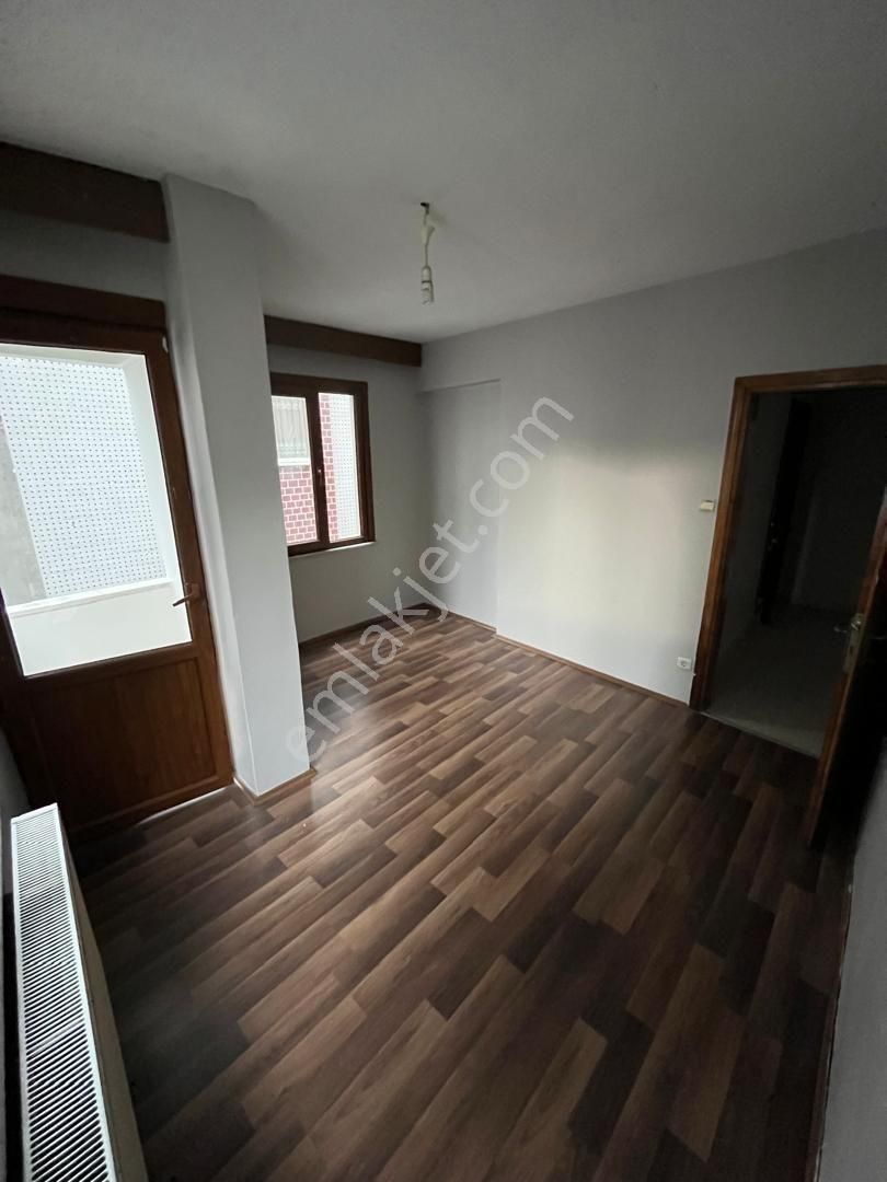 Ümraniye Yamanevler Çarşı Metro Yürüme Mesafesi Temiz Daire Kiralık Ev 2+1 2.kat