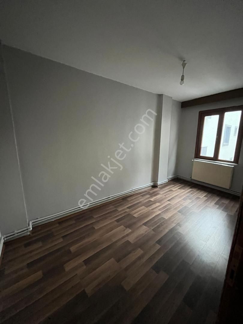 Ümraniye Yamanevler Çarşı Metro Yürüme Mesafesi Temiz Daire Kiralık Ev 2+1 2.kat - Görsel 2