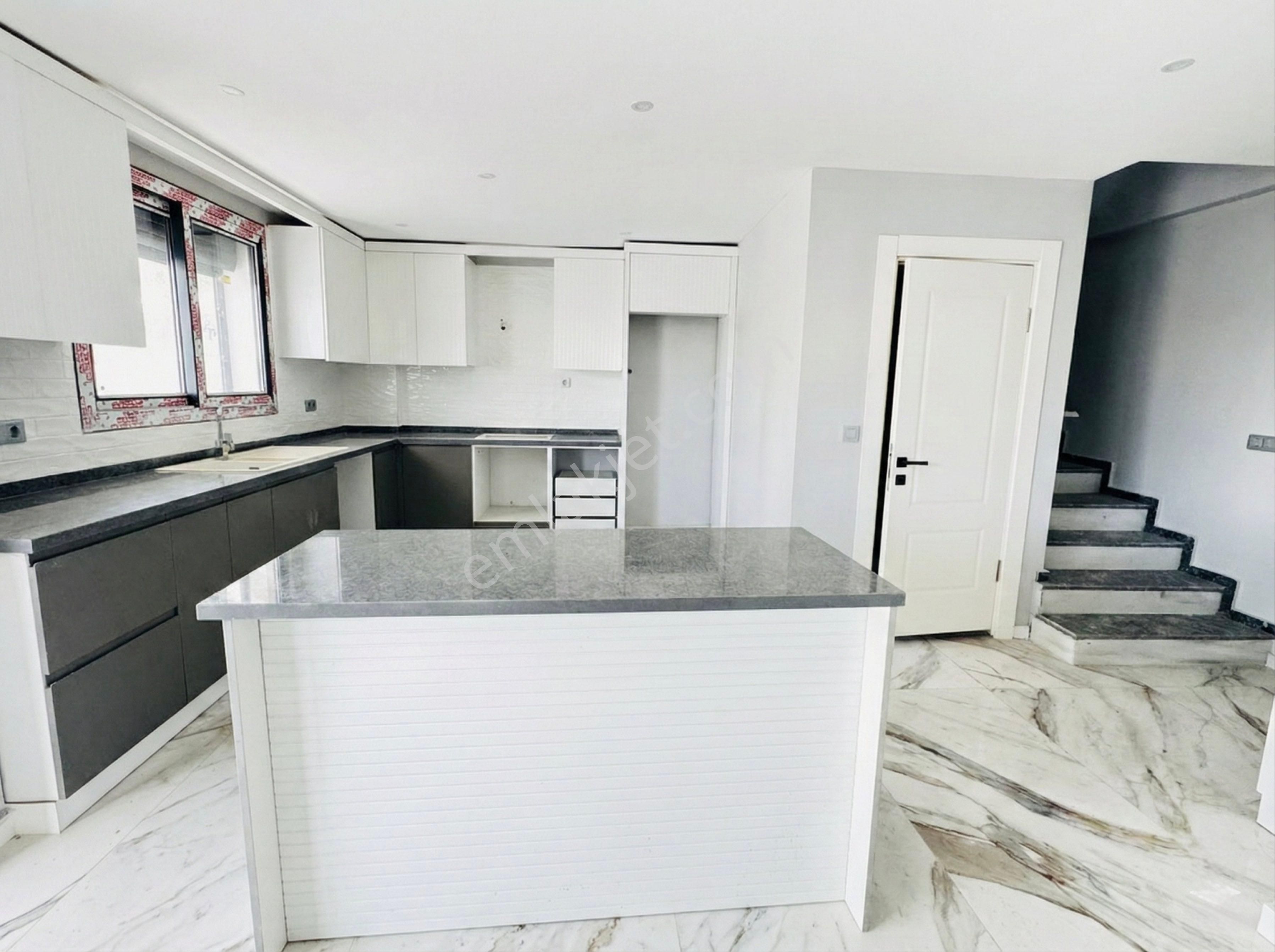 Akbük Merkzde Denize 700m 3+1 Müstakil Villa - Görsel 11