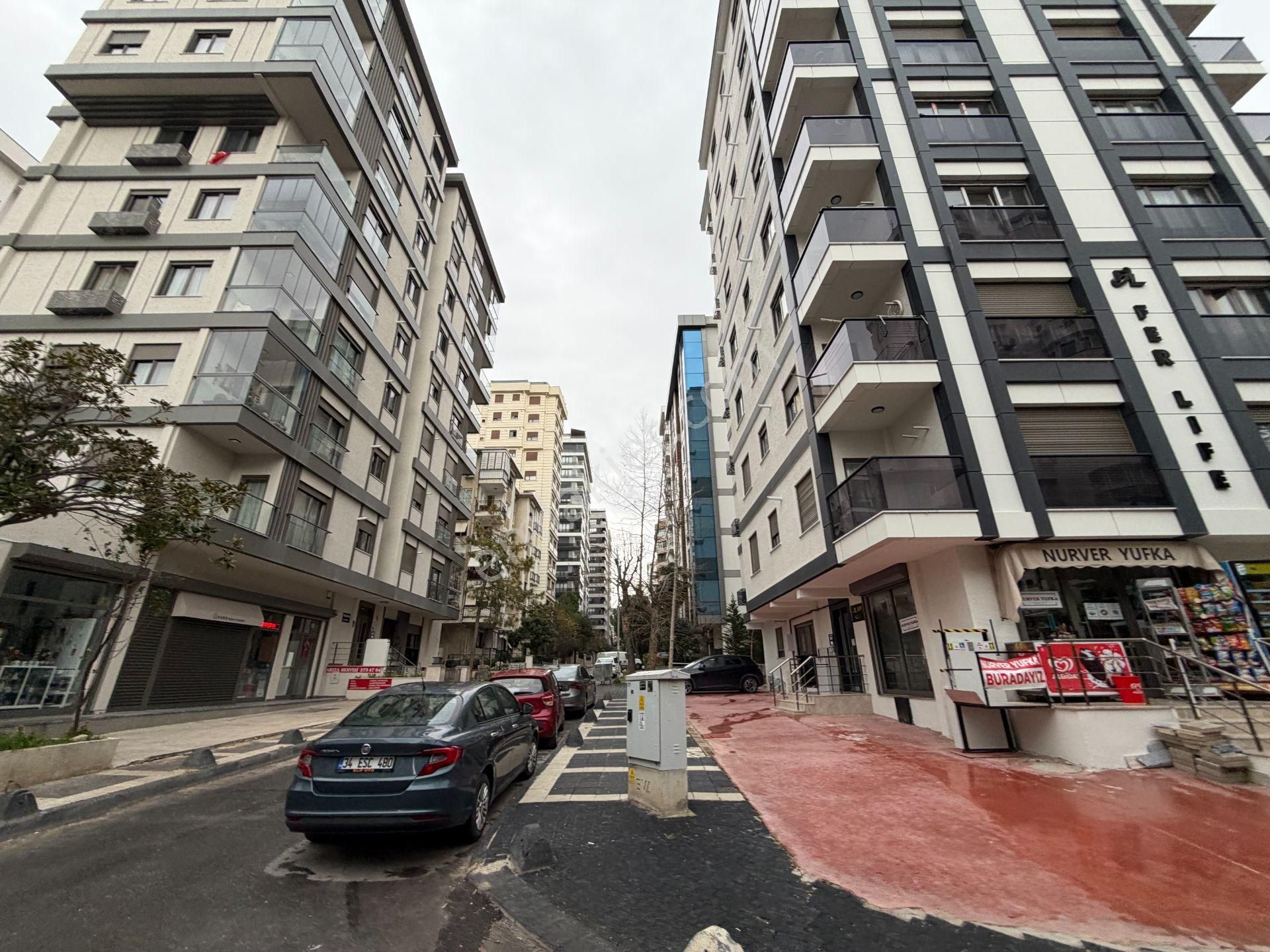 Bostancı Minibüs Cad.yakını 1 Yıllık Balkonlu 1.kat Kiralık 2+1