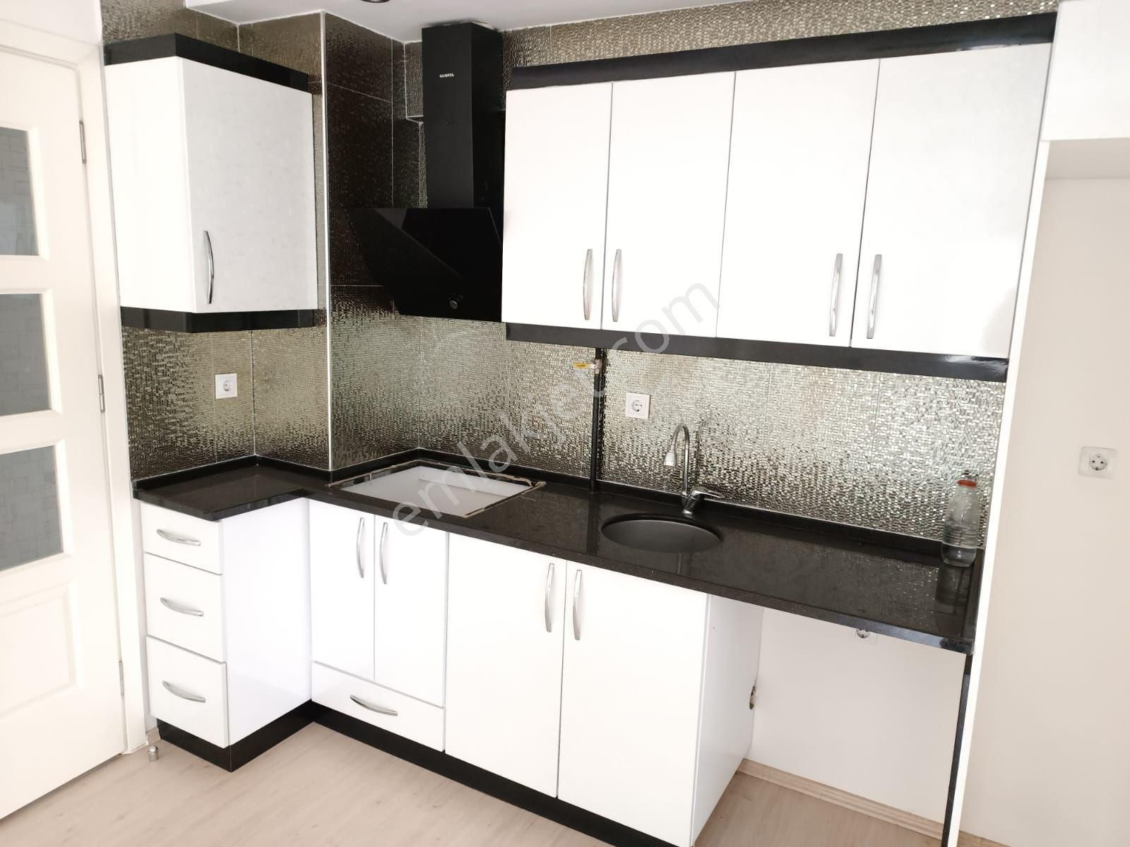 Sahibinden Merkezde Uygun Fiyata Acil Satılık, 160m2 Üst Kat Ayrı Daire Olabilir. - Görsel 4