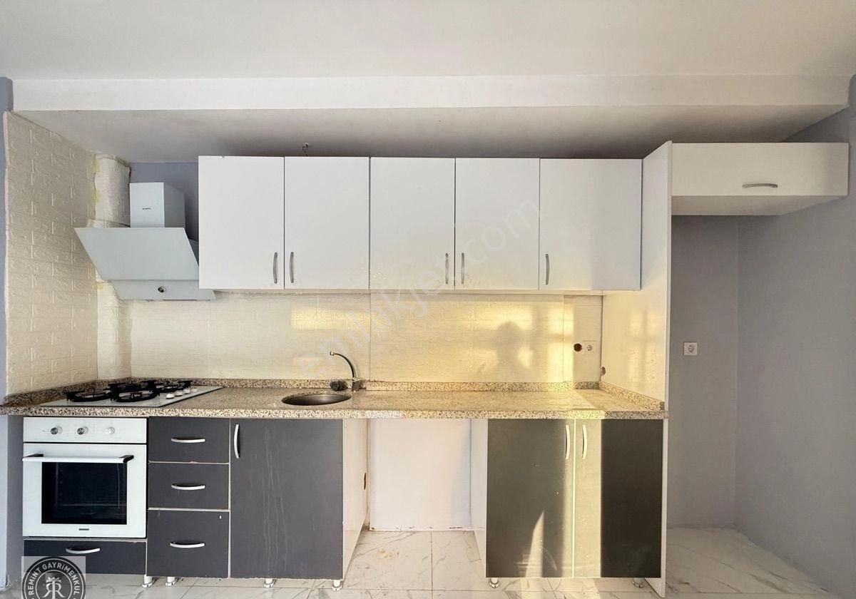 Remint’den Tellıdere Mahallesi Metro Yolu Üzerinde Geniş 2+1 Açık Mutfak Çift Banyo Direk Hasarsız!!