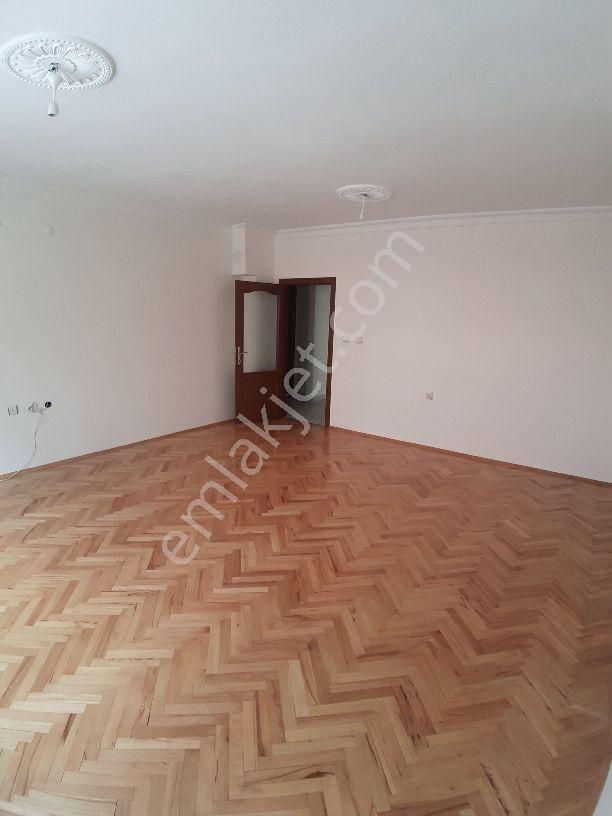 3+1 Bağımsız Salon 2.kat Bakımlı Kiralık Daire Yıldız Emlak'tan - Görsel 4