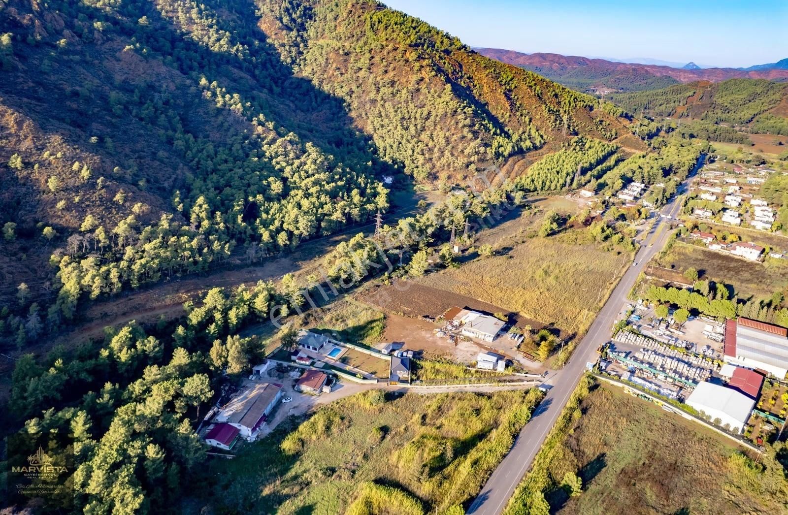 Hisarönü Ana Yol Üzeri Satılık 3 Müstakil Ev+4 Depo Ve Arazisi - Görsel 2