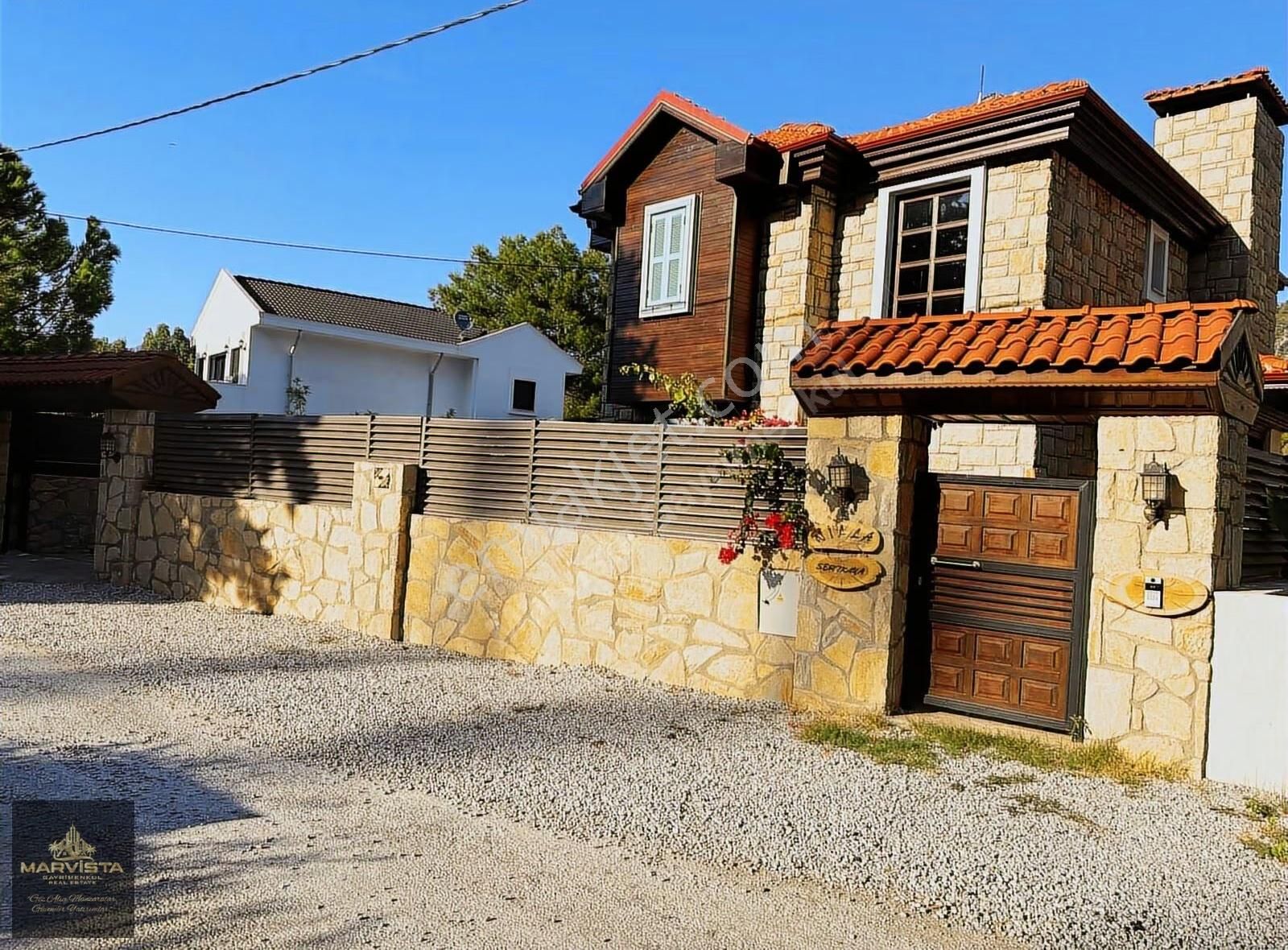 Çamlı Köyünde Özel Mimarili, Havuzlu, Full Eşyalı Villa - Görsel 31