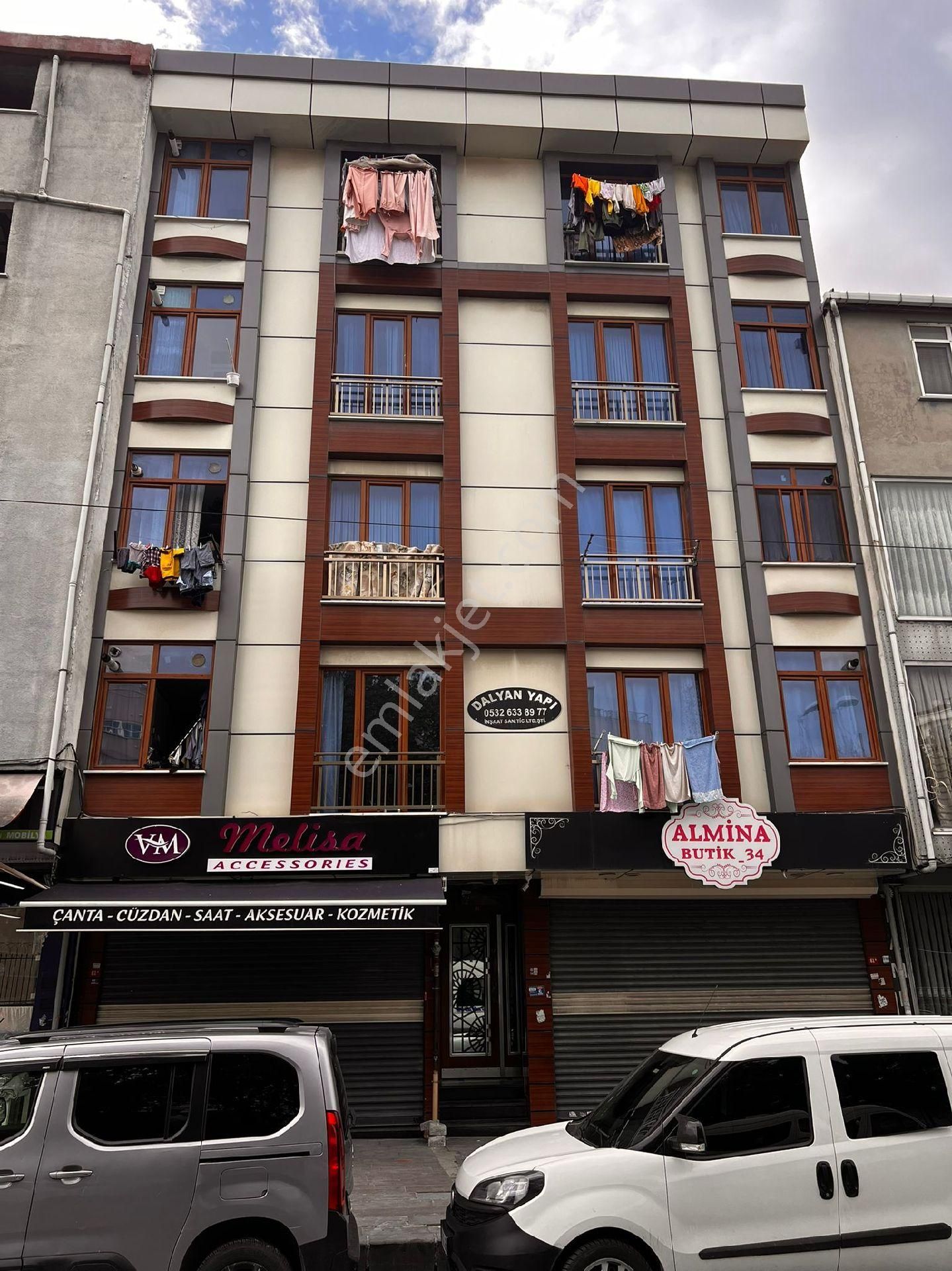 Kapalı Yüzme Havuzun Karşısında - Görsel 5