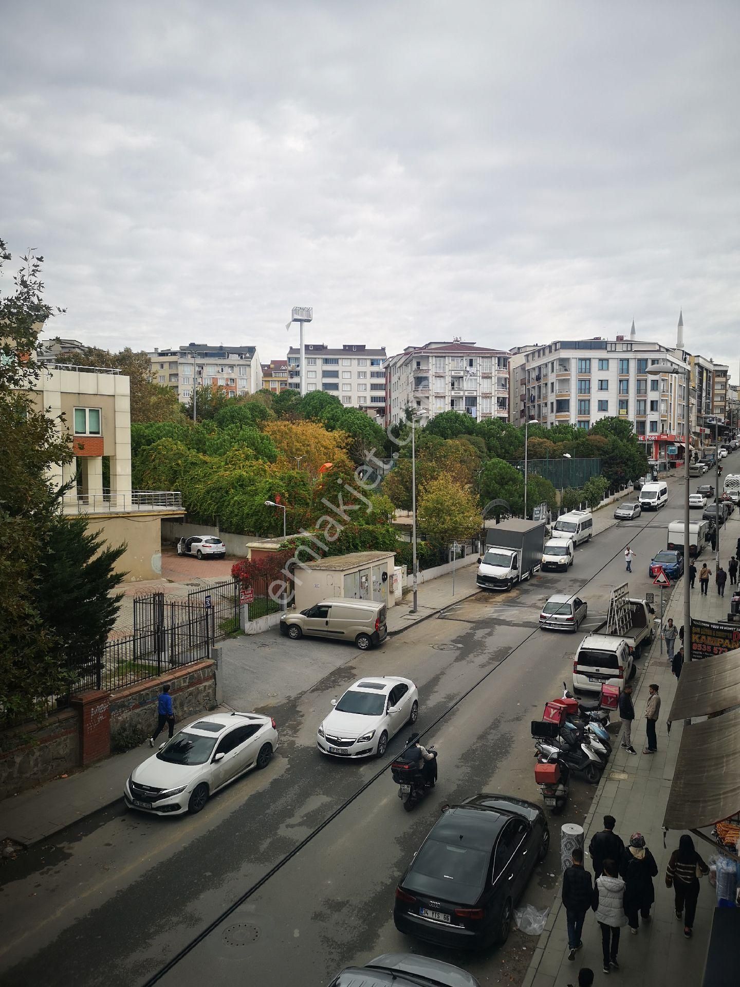 Kapalı Yüzme Havuzun Karşısında - Görsel 11