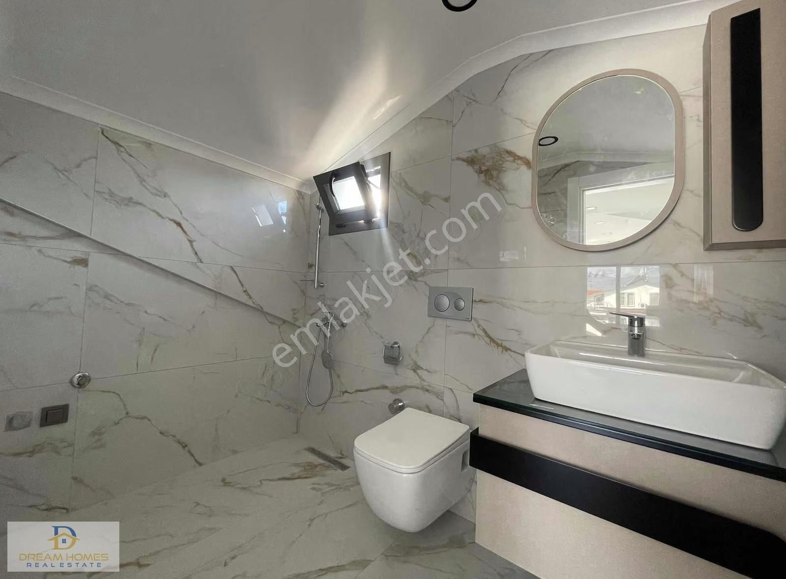 Fethiye Merkezi Konumda Satılık 4+1 Havuzlu Tripleks Villa