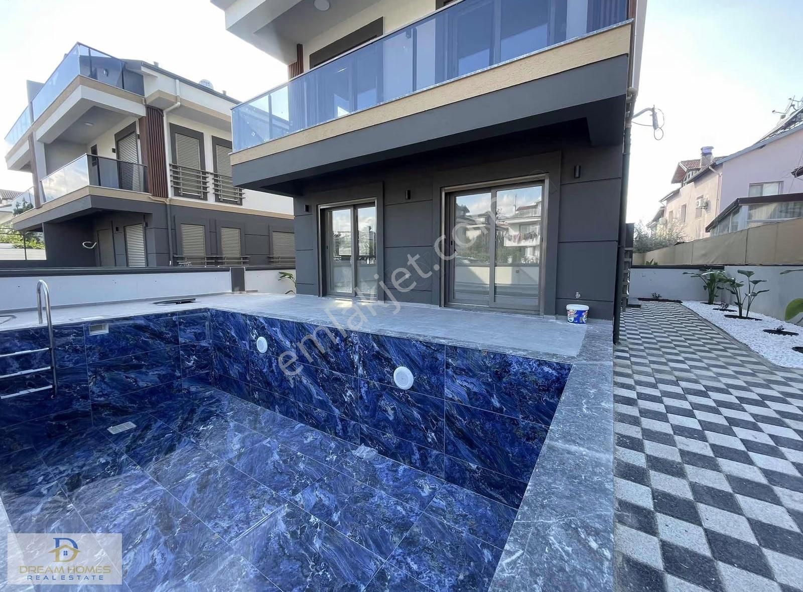 Fethiye Merkezi Konumda Satılık 4+1 Havuzlu Tripleks Villa - Görsel 4