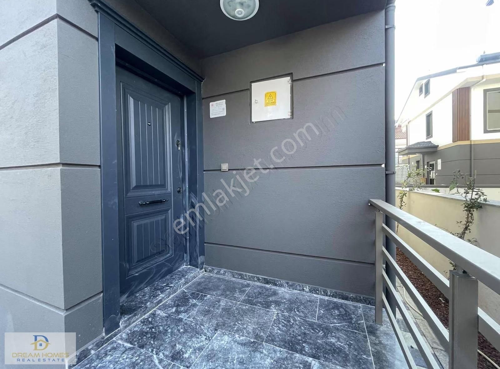 Fethiye Merkezi Konumda Satılık 4+1 Havuzlu Tripleks Villa - Görsel 2