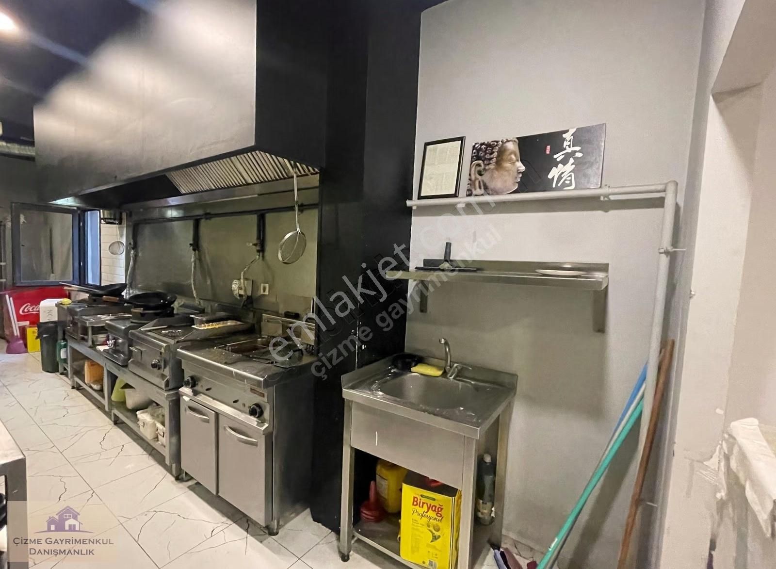 Yeşilköy'de Merkezi Konumda İki Katlı Kiralık İşyeri - Görsel 16