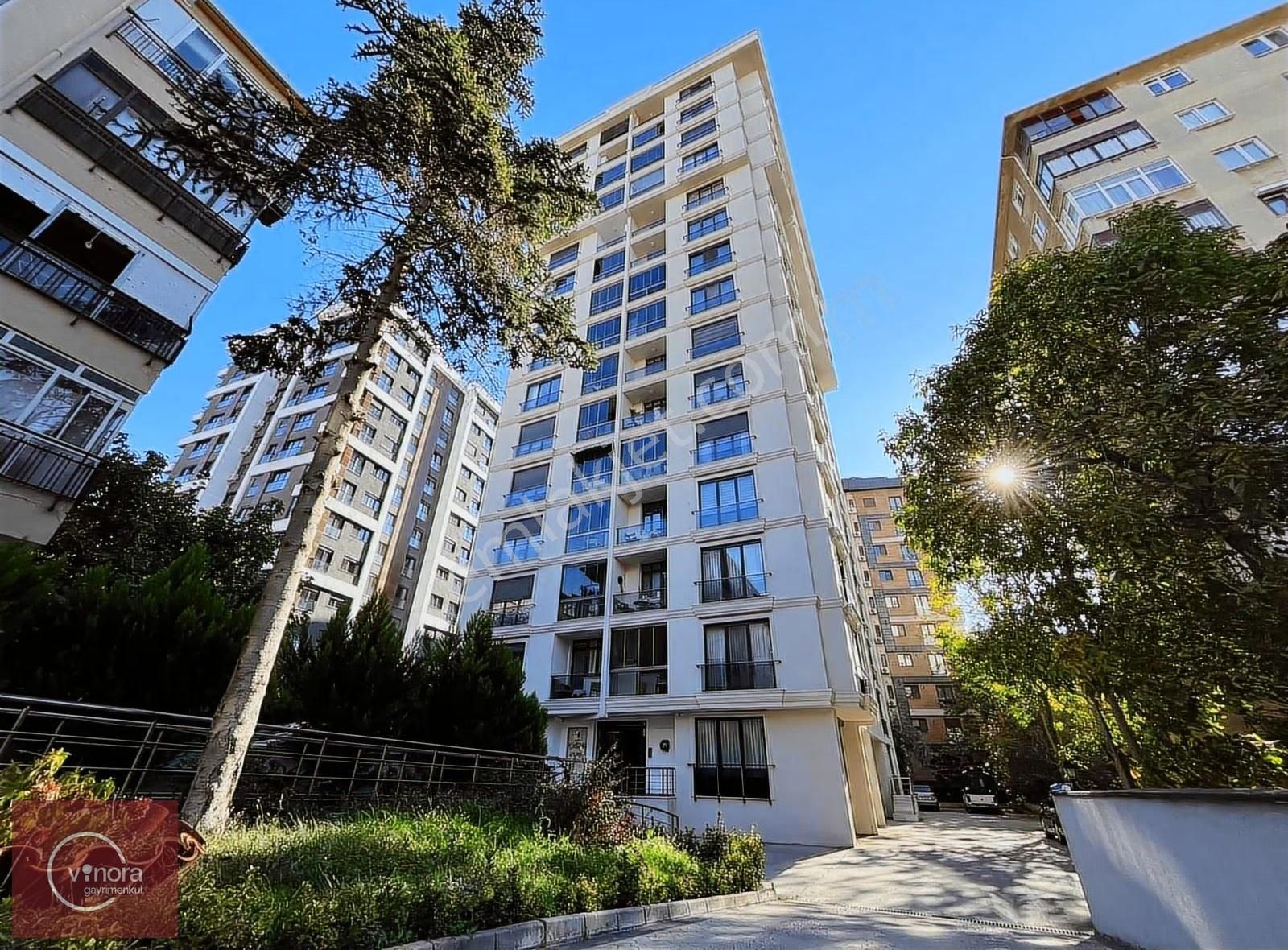 Kozyatağında Fırsat..! Yeşillikler İçinde Balkonlu,iskanlı 3+1