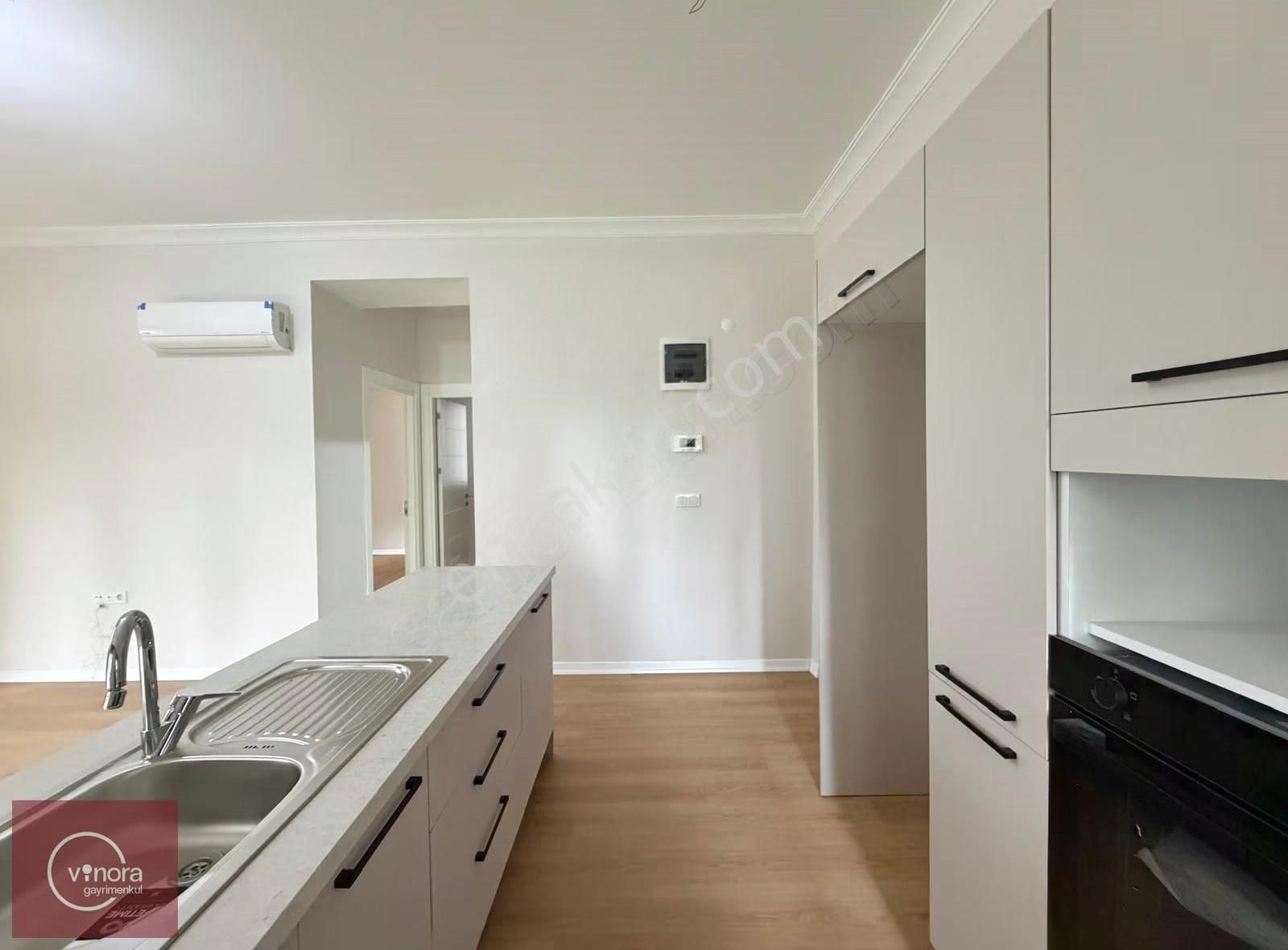 Sahrayıcedit'de Minibüs Caddesine Yakın Giyinme Odalı Boş 2+1 - Görsel 7