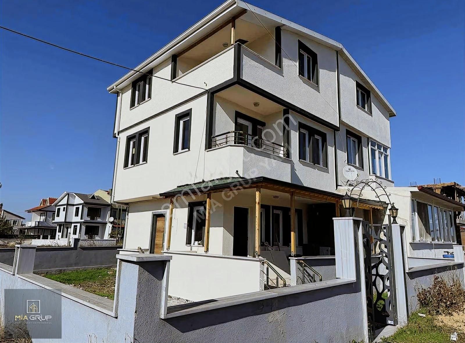 ▃▅▇mia Grup▇▅▃ 185 M2 Arsa İçerisinde & 4+1 Tripleks Kaçmaz !