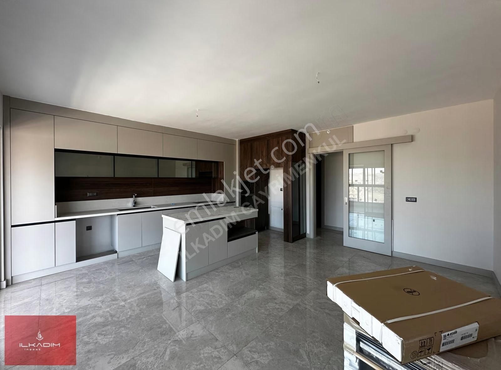 Ovacıkta Bulvar Üzeri Çift Bloklu Sitede Ada Mutfaklı 3+2 - Görsel 25