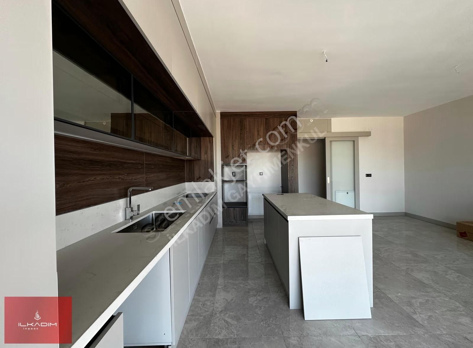 Ovacıkta Bulvar Üzeri Çift Bloklu Sitede Ada Mutfaklı 3+2 - Görsel 34