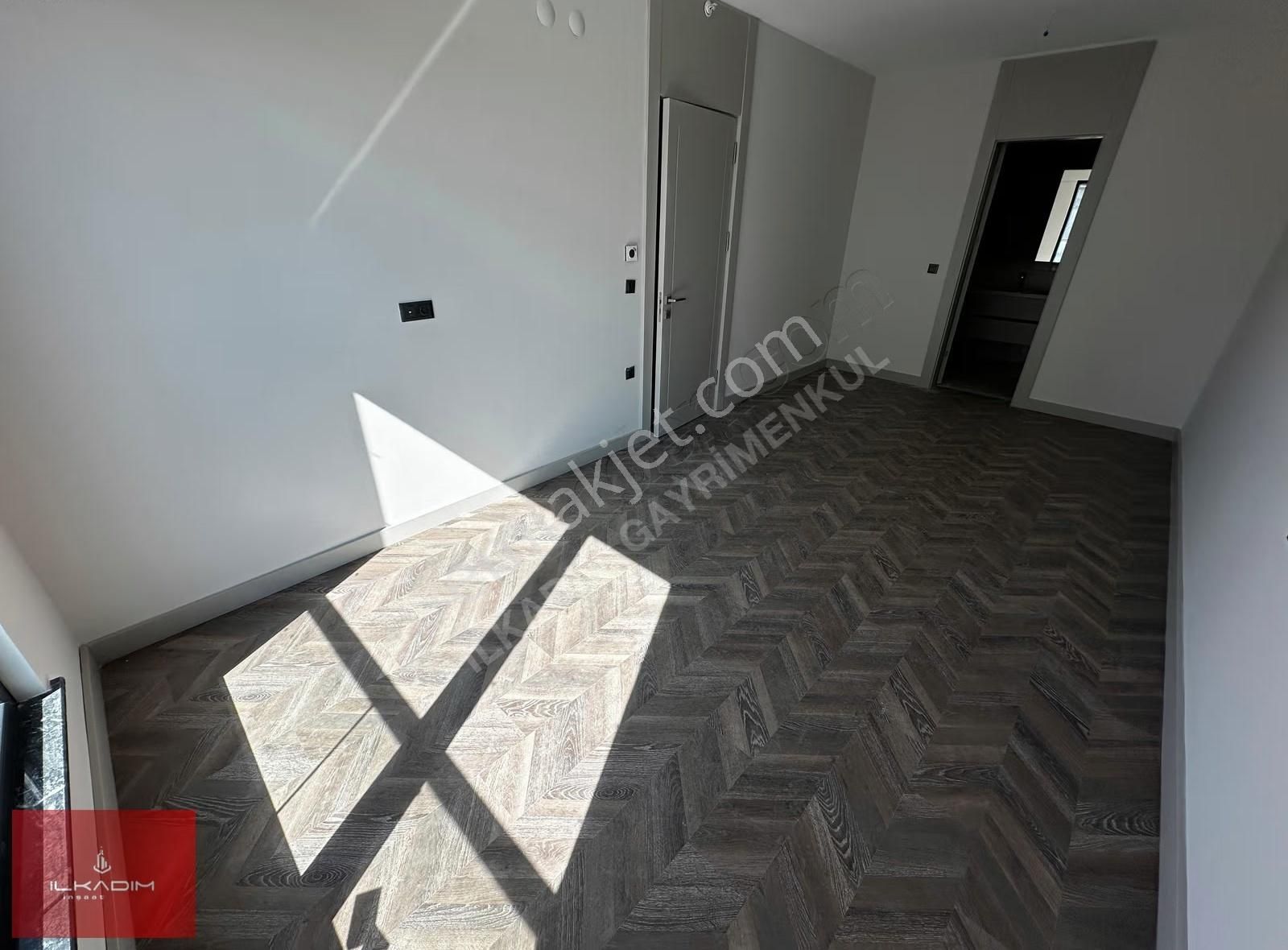 Ovacıkta Bulvar Üzeri Çift Bloklu Sitede Ada Mutfaklı 3+2 - Görsel 35