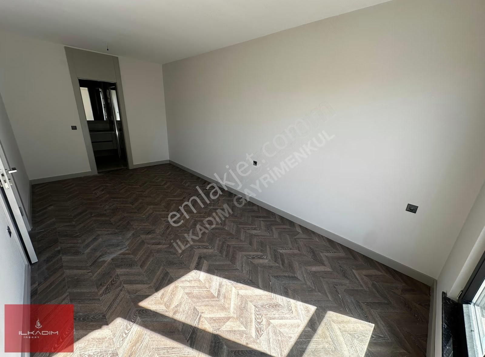 Ovacıkta Bulvar Üzeri Çift Bloklu Sitede Ada Mutfaklı 3+2 - Görsel 23