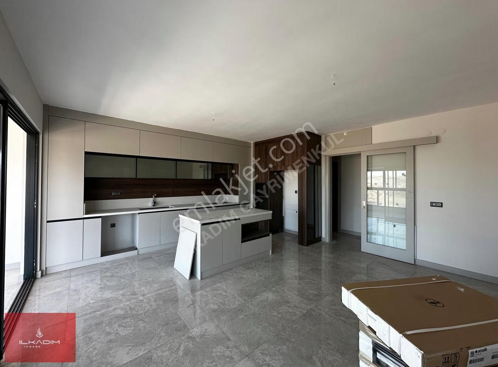 Ovacıkta Bulvar Üzeri Çift Bloklu Sitede Ada Mutfaklı 3+2 - Görsel 10