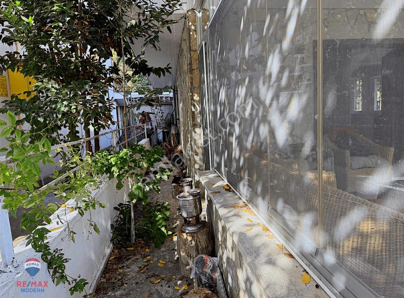 Asuman Mütevellioğlu'ndan Denize Sıfır Köşe Konumda Villa - Görsel 22