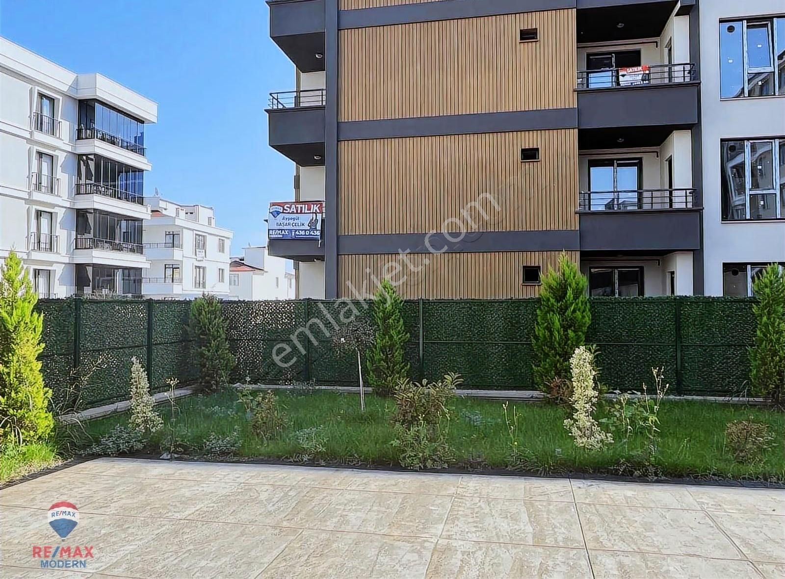 Körfez' De Havuzlu 1+1 Satılık Daire