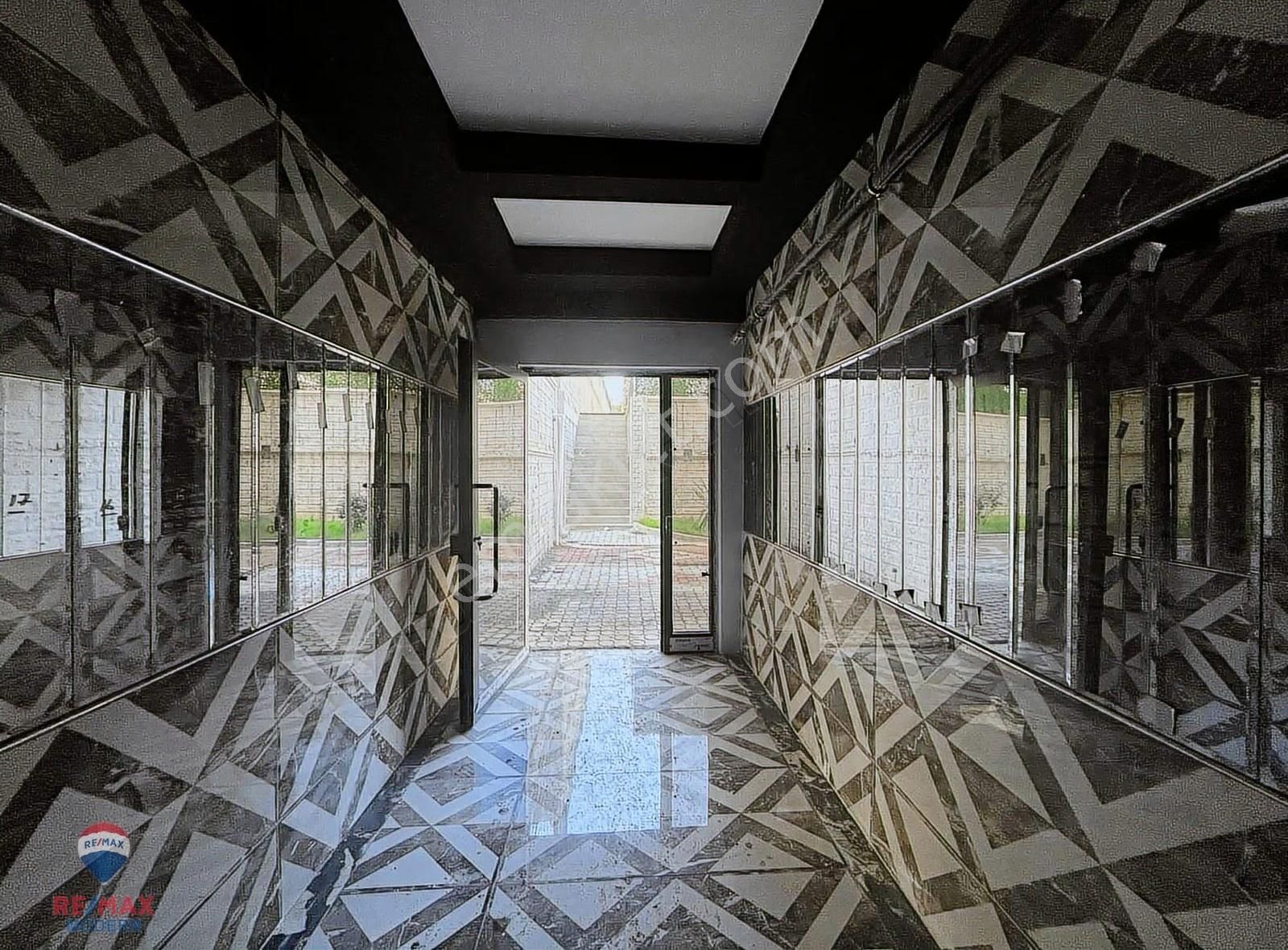 Körfez' De Havuzlu 1+1 Satılık Daire - Görsel 12