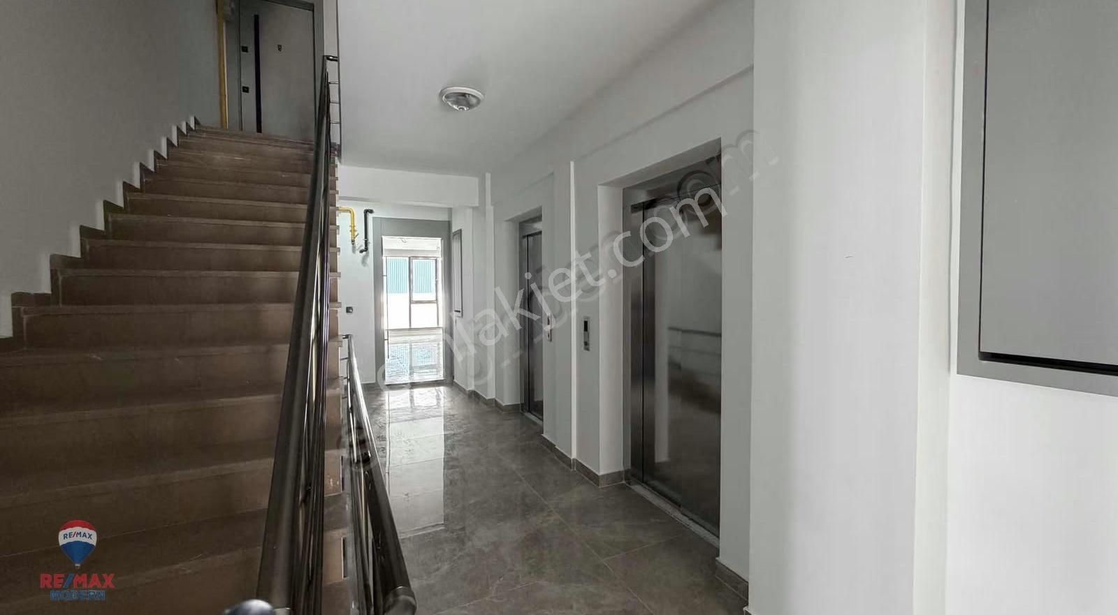 Satılık | Körfez'de Merkezi Konum Denize Yakın Lüks 1+1 - Görsel 4