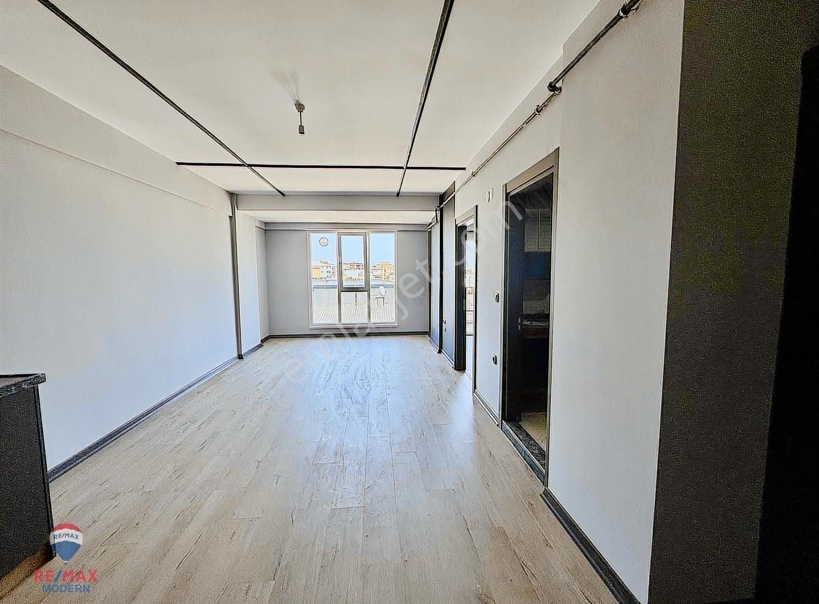 Asuman Mütevellioğlu'ndan Satılık Manzaralı Geniş 1+1 Daire - Görsel 12