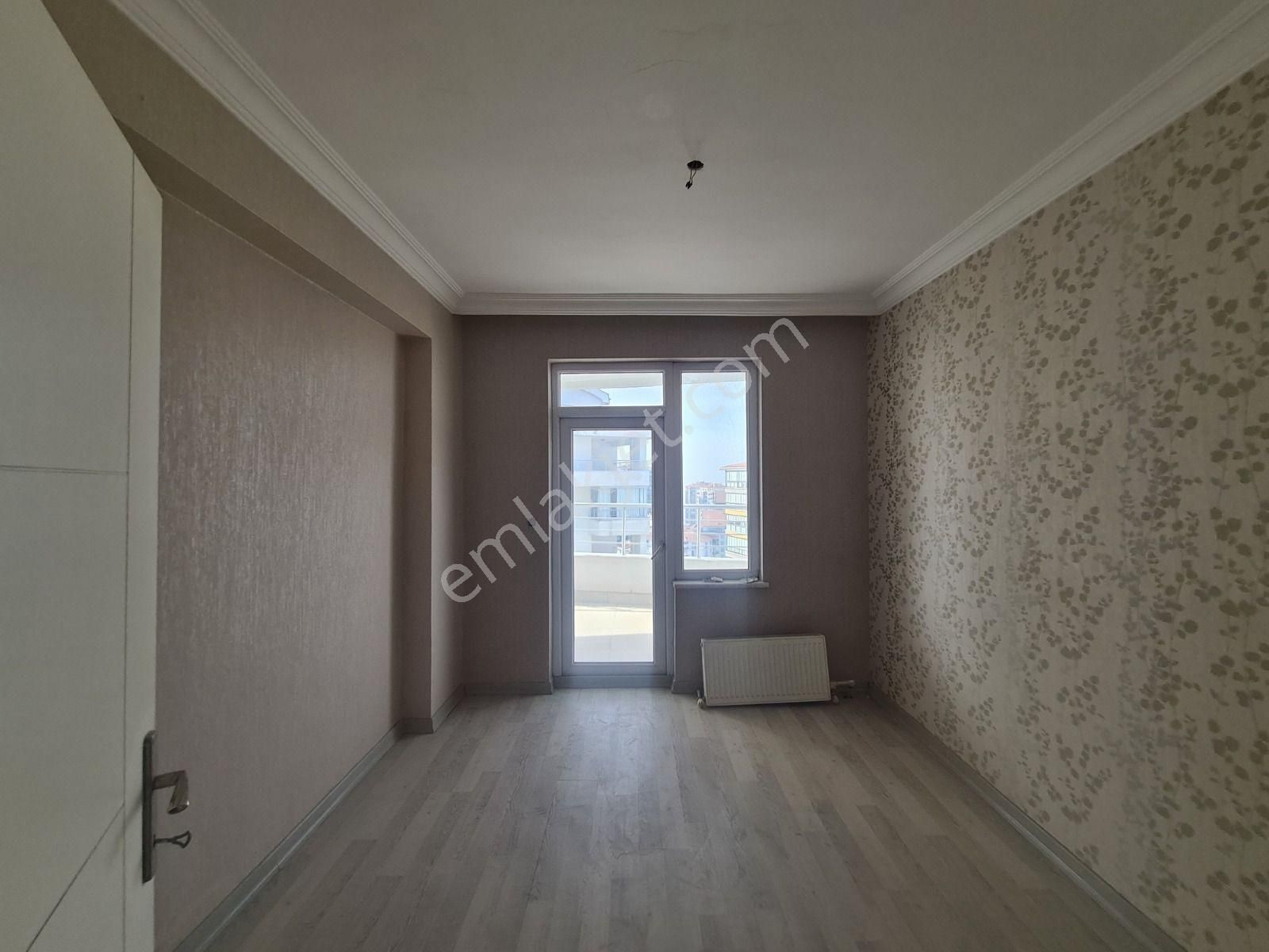 Çift Bloklu Sitede 4 Teraslı / 2 Asansörlü / Hiç Oturulmamış 8+1 - Görsel 15