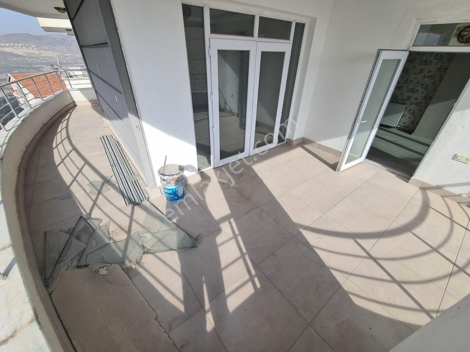 Çift Bloklu Sitede 4 Teraslı / 2 Asansörlü / Hiç Oturulmamış 8+1 - Görsel 5