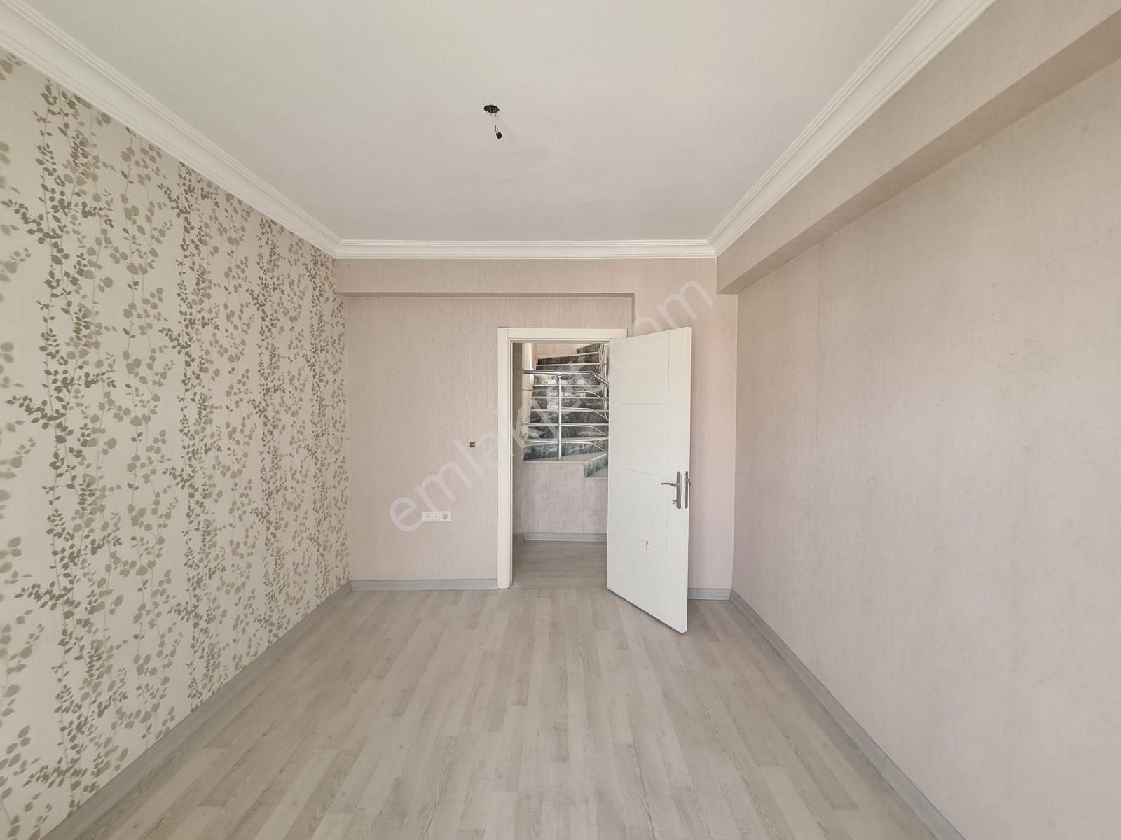 Çift Bloklu Sitede 4 Teraslı / 2 Asansörlü / Hiç Oturulmamış 8+1 - Görsel 16