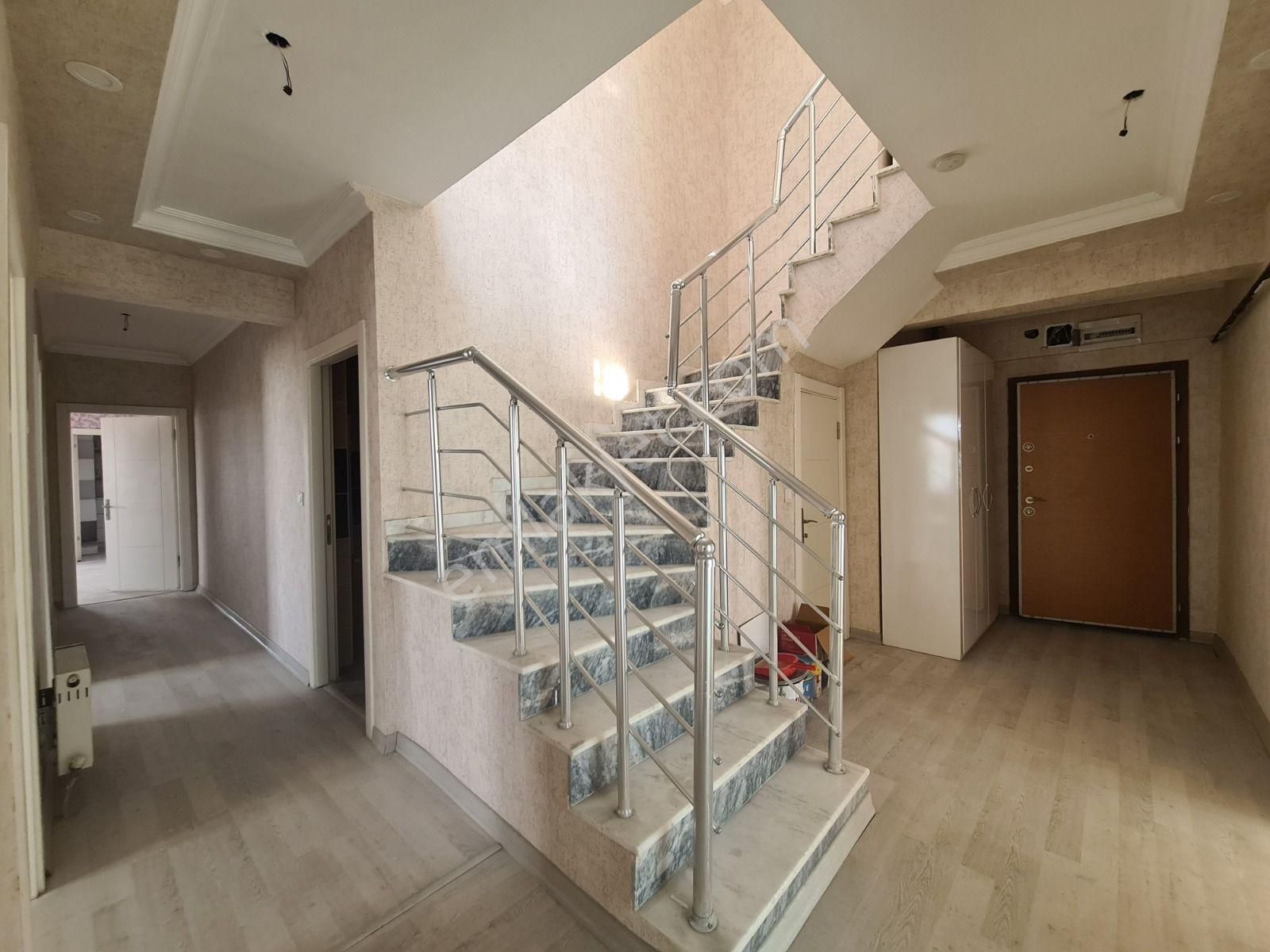 Çift Bloklu Sitede 4 Teraslı / 2 Asansörlü / Hiç Oturulmamış 8+1 - Görsel 11