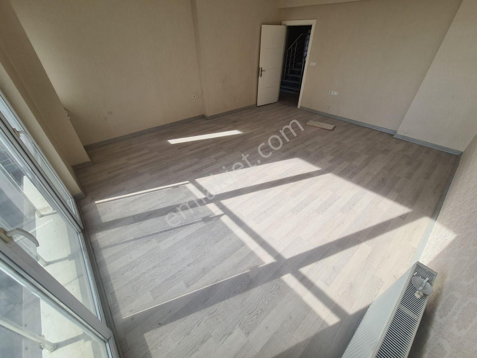 Çift Bloklu Sitede 4 Teraslı / 2 Asansörlü / Hiç Oturulmamış 8+1 - Görsel 8