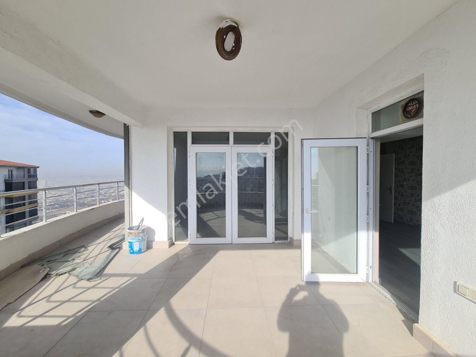 Çift Bloklu Sitede 4 Teraslı / 2 Asansörlü / Hiç Oturulmamış 8+1 - Görsel 4