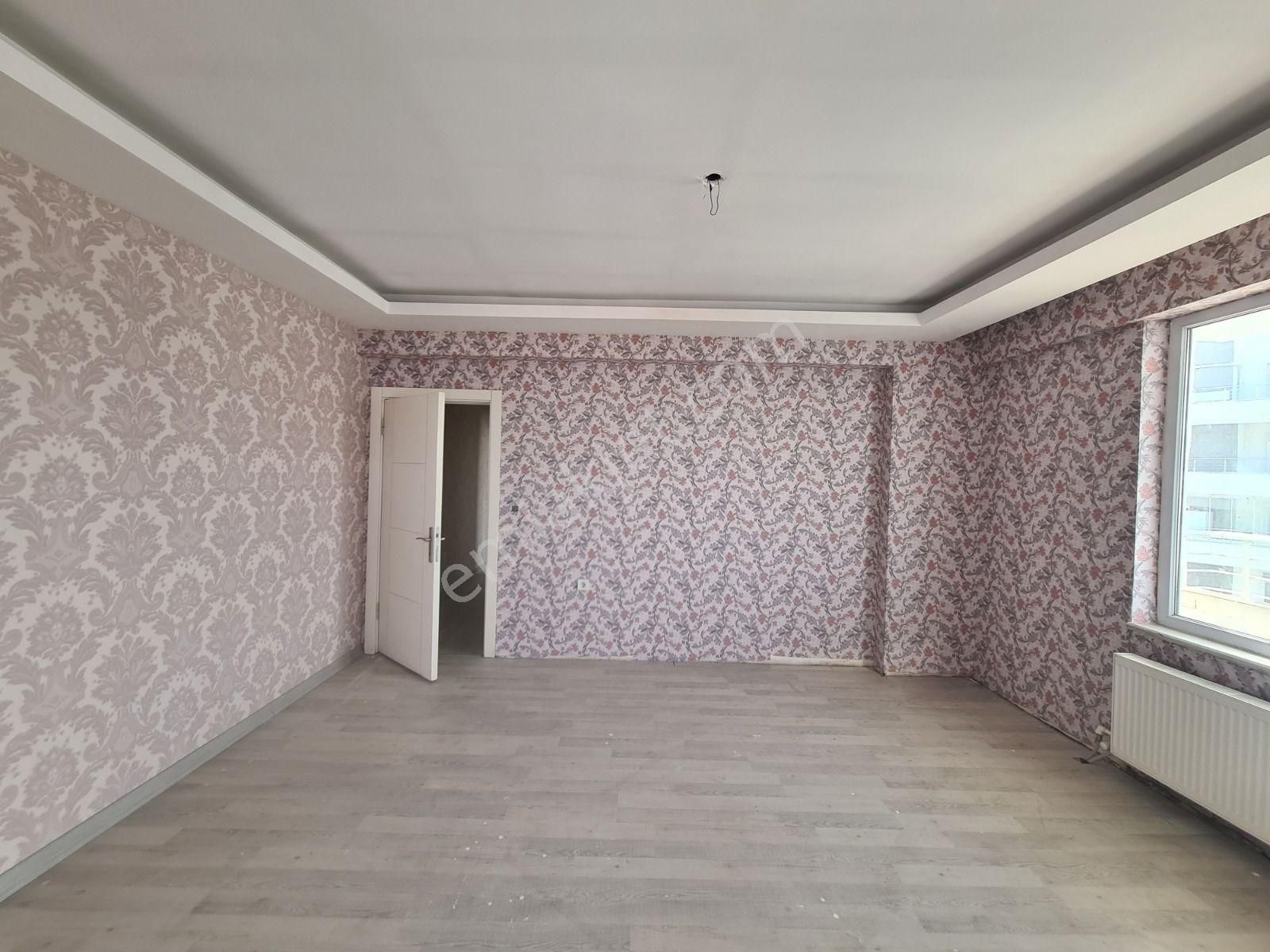 Çift Bloklu Sitede 4 Teraslı / 2 Asansörlü / Hiç Oturulmamış 8+1 - Görsel 32