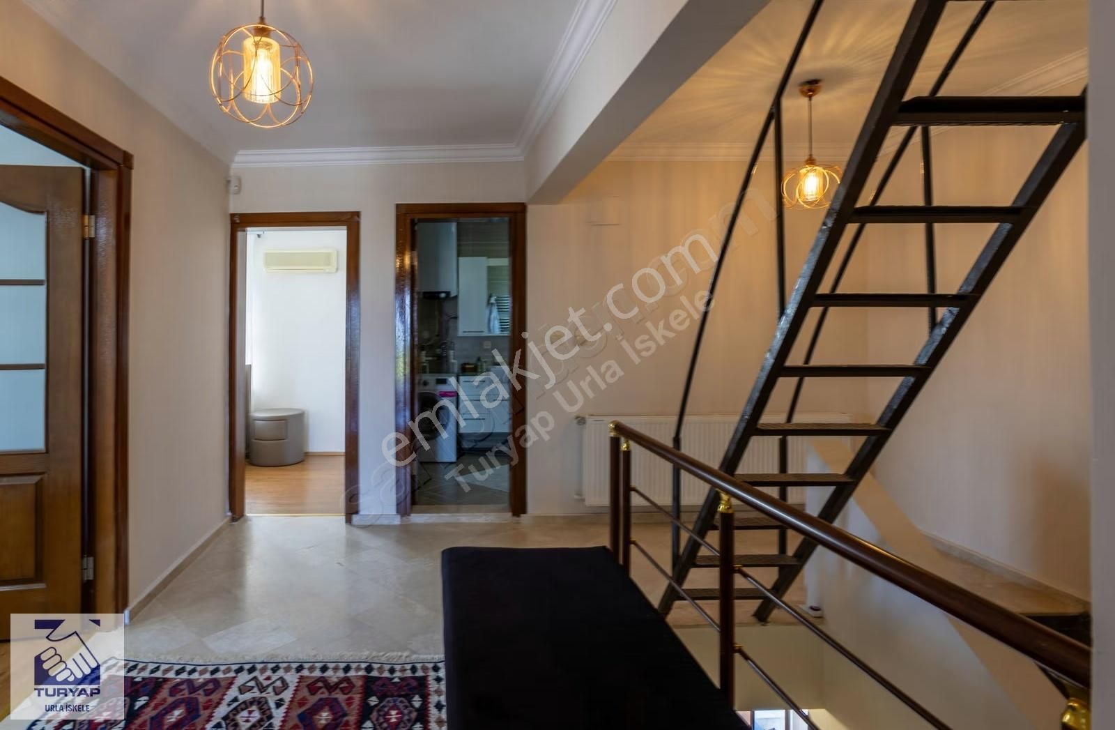 Urla Çeşmealtında Deniz Manzaralı Villa - Görsel 13