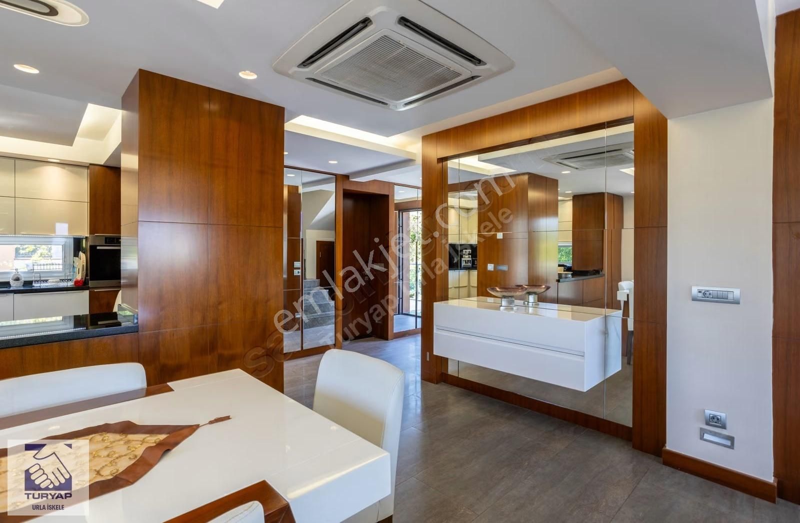 Urla Çeşmealtında Deniz Manzaralı Villa - Görsel 14