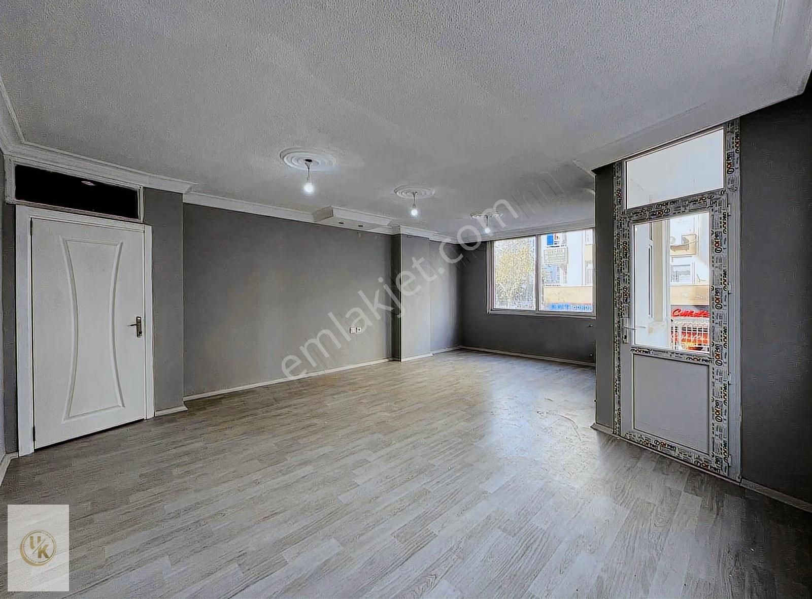 Adana Koleji Cvr Blvr Üzeri İşyerine'de Uygun 2+1 K.mutfak Daire