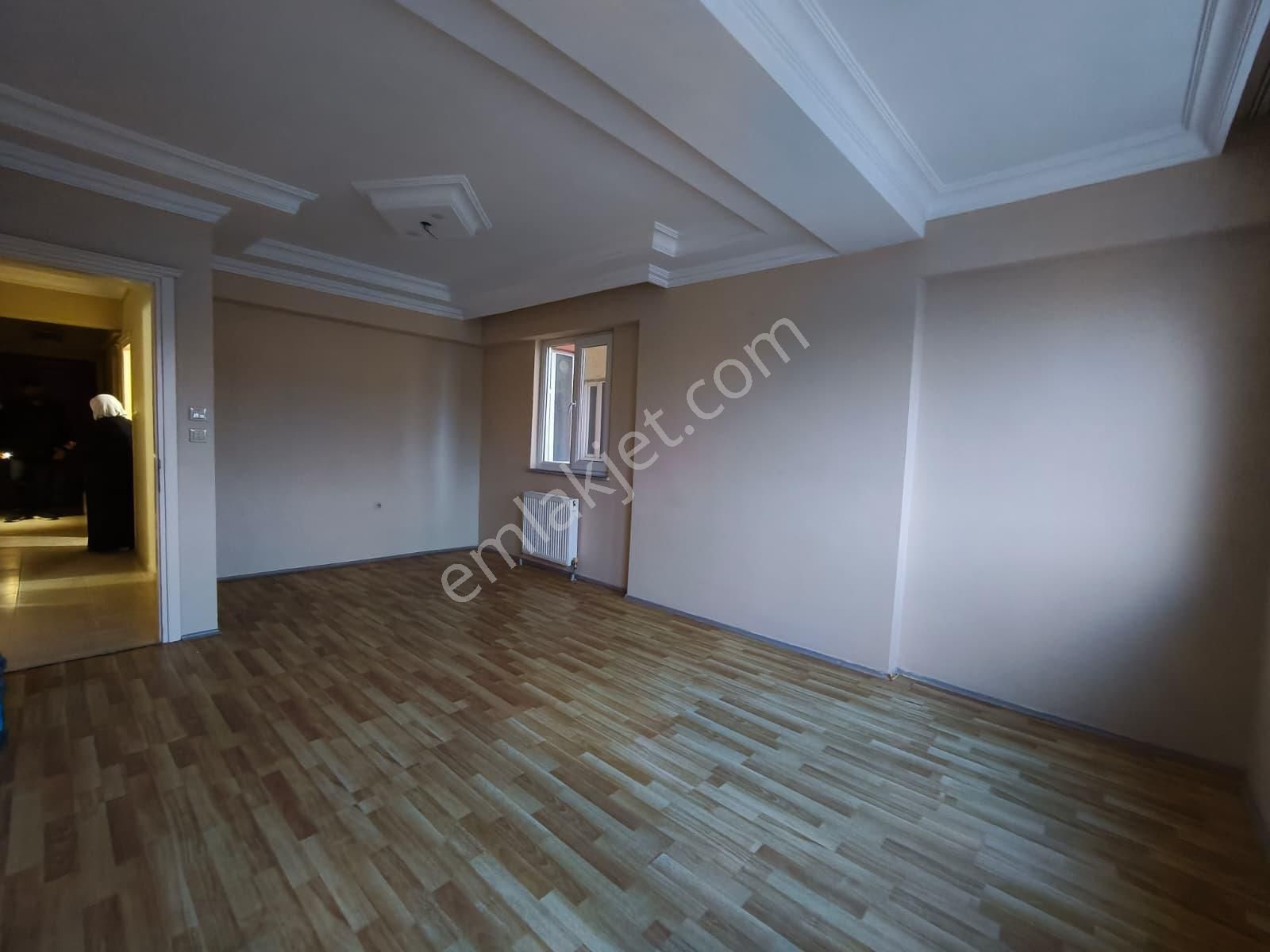 Levent Mahallesi'nde Ara Kat Masrafsız 2+1 Satılık Daire