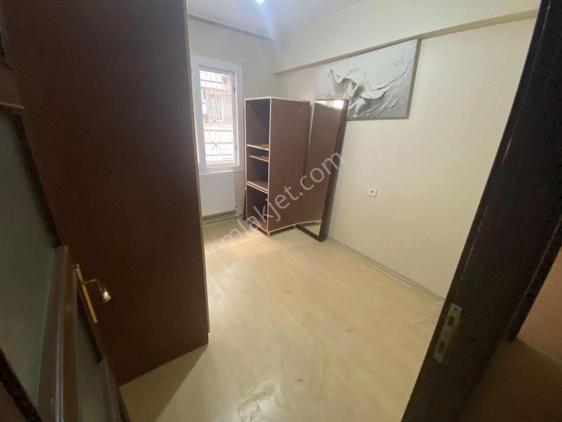 Buca İşçievleri Yiğitler Mah.de 2+1 80m2 Dgazlı Ayrı Mutfak Bahçe Katı Kiralık Daire - Görsel 12