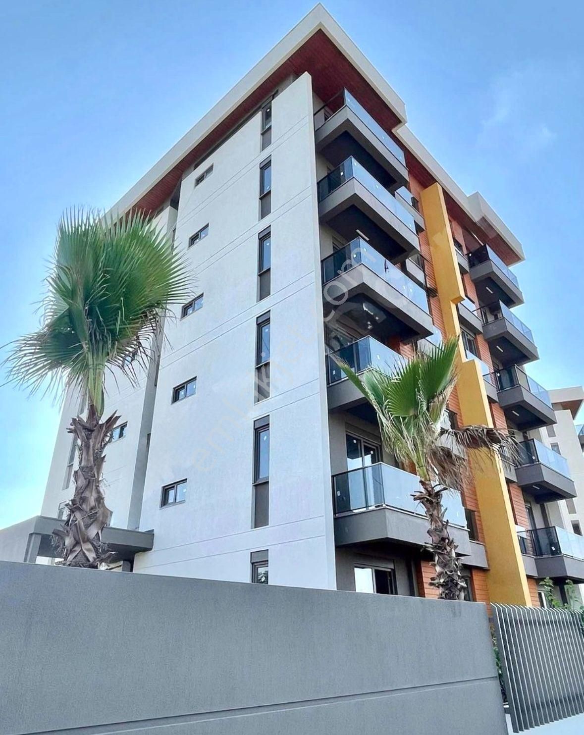 Göksuda Havuzlu Sitede Akıllı Ev Sistemli Geniş 1+1 Arakat - Görsel 16