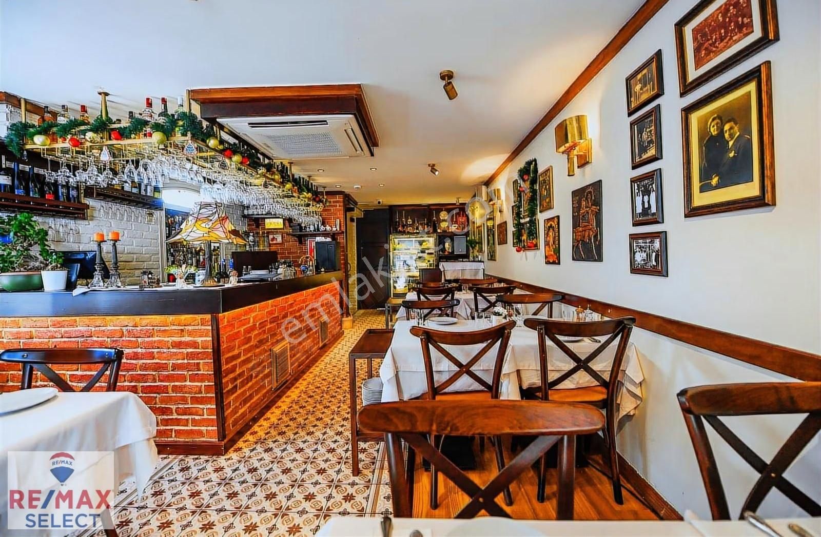 Remax Billur Bakan'dan Yeşilköy'de Satılık Emsalsiz Ticari Villa